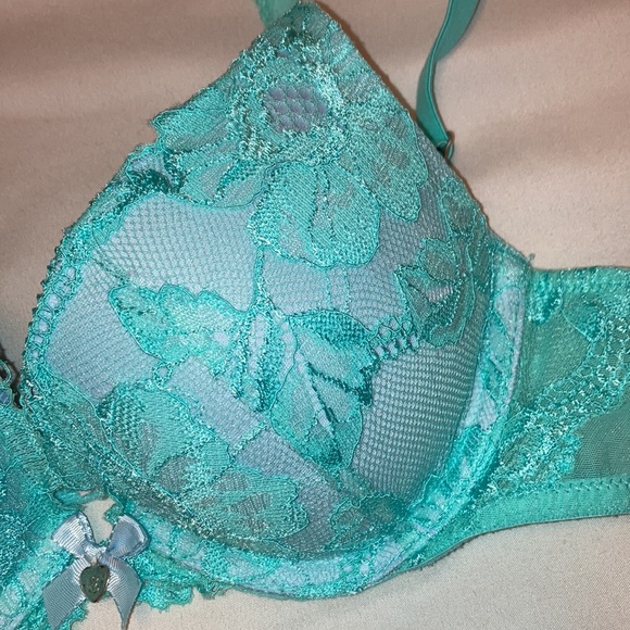 Women’s Victoria’s Secret Body By Victoria All over lace blue push up plunge bra - Picture 3 of 5